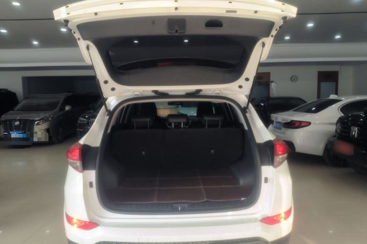 Used Hyundai Tucson 2015 1.6T Dual-Clutch Two-Wheel-Drive Smart Model Trunk