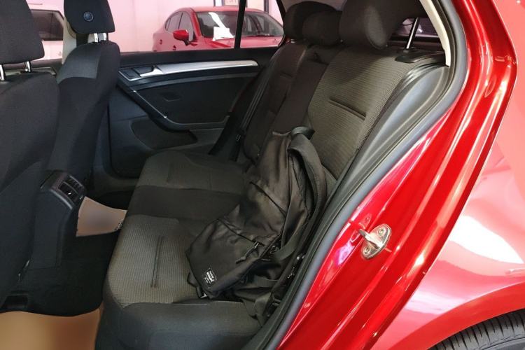 Used Volkswagen Golf 2017 1.6L Automatic Comfort Million-Vehicle Anniversary Edition Left Rear Seat