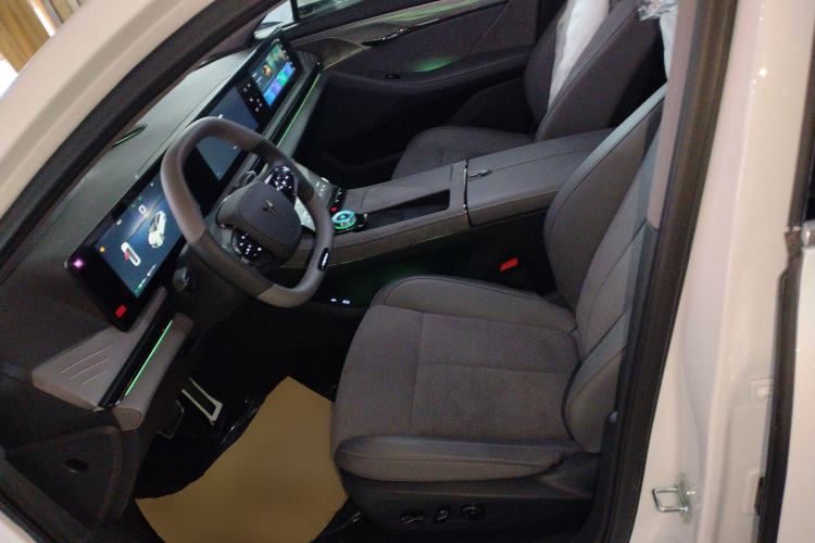 Used VOYAH PASSION 2024 PHEV Four-Wheel Drive Ultra-Long Range Executive Edition Left Front Seat