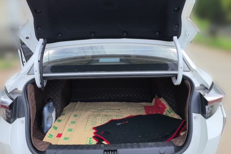 Used Dongfeng Aeolus Yixuan 2020 230T Automatic Glare-Proof Dark Knight Edition Trunk