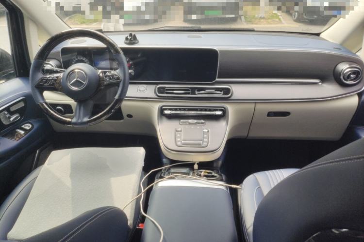 Used Mercedes-Benz Vito 2024 2.0T Elite Version 7 Seats Center Console