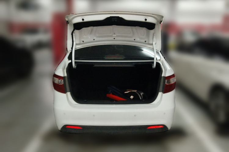 Used Kia K2 2012 Sedan 1.4L MT TOP Commemorative Edition
