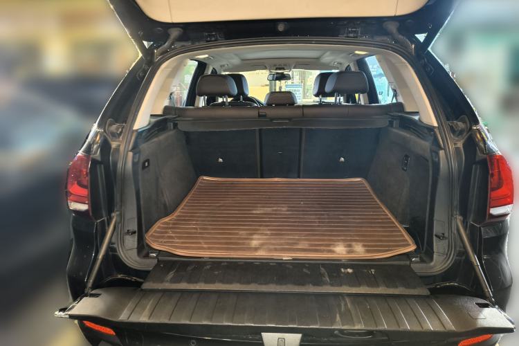 Used BMW X5 2014 xDrive35i Elegant Edition Trunk