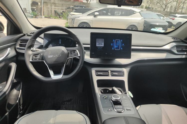 Used BYD Destroyer 05 2024 HONOR Edition DM-i 55KM Luxury Model Center Console