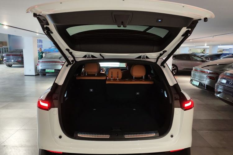 Used XPeng G9 2025 725 with Ultra-Long Range Max Trunk