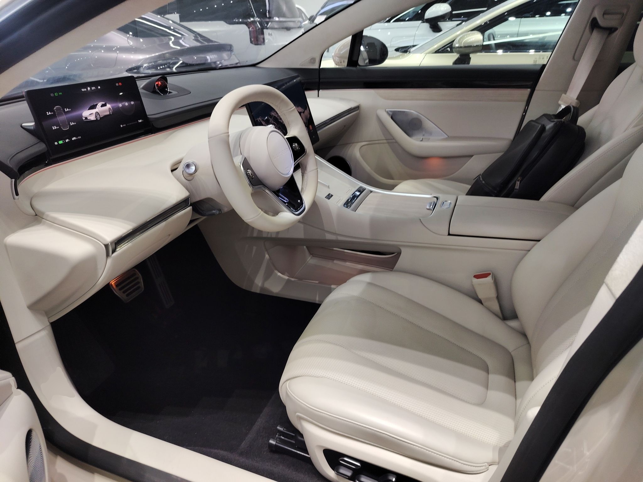 Переднее сиденье в автомобиле