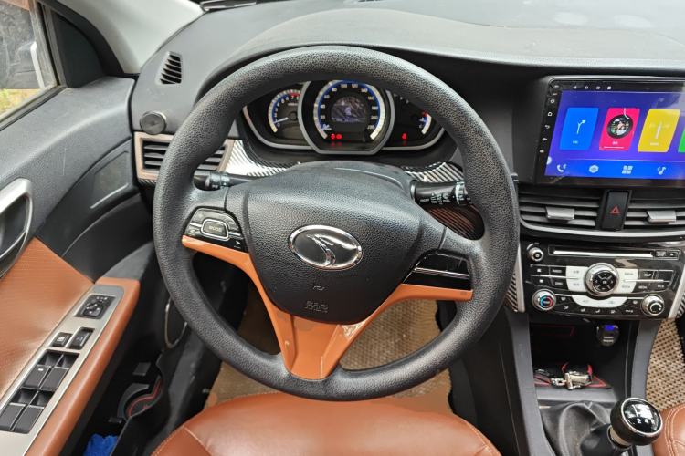 Used Soueast V6 Lingshi 2013 1.5L Manual - Women's Edition
