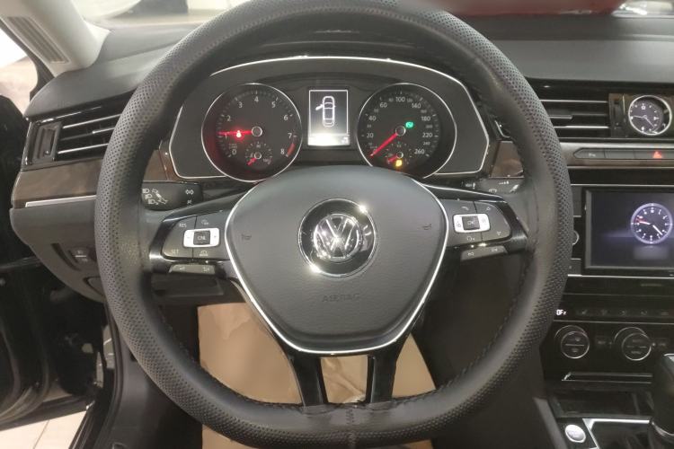 Used Volkswagen Magotan 2018 330TSI DSG Luxury Model Steering Wheel