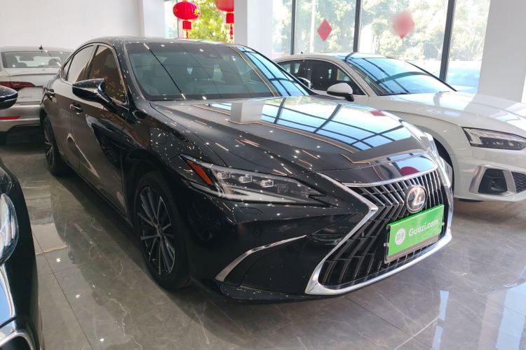 Used Lexus ES 2022 300h Deluxe Edition
