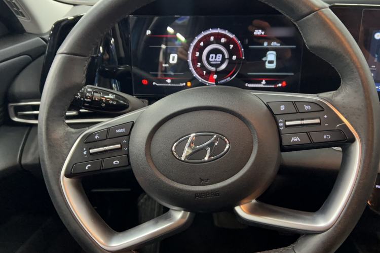 Used Hyundai Elantra 2022 1.5L CVT LUX Prestige Edition Interior 1