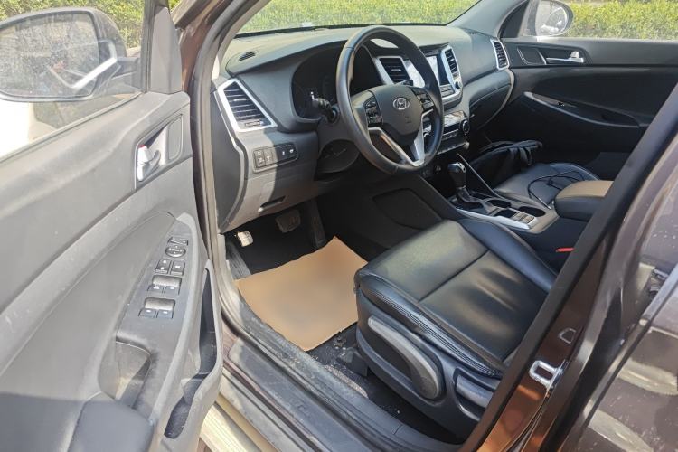 Used Hyundai Tucson 2015 2.0L Automatic Two-Wheel Drive Smart Version
