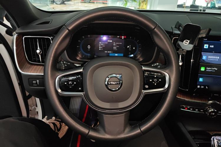 Used Volvo XC60 2022 B5 4x4 Smart Luxury Edition
