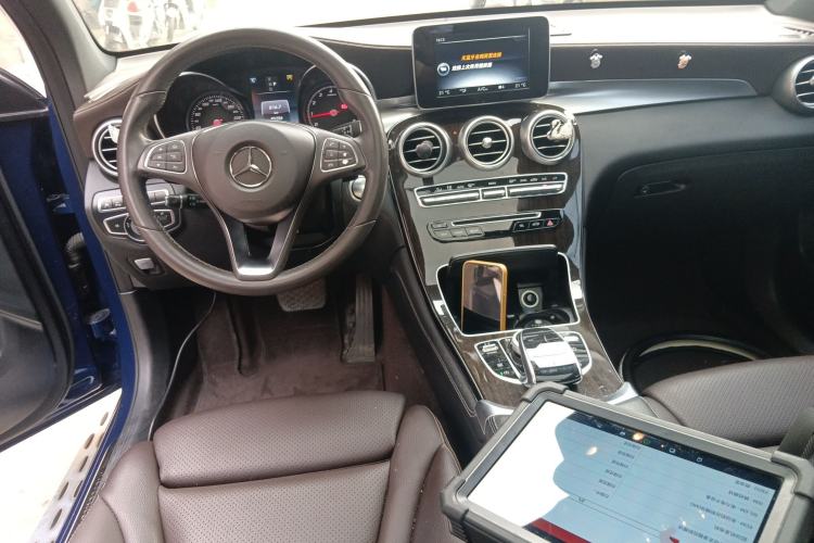 Used Mercedes-Benz GLC 2017 GLC 260 4MATIC Luxury Model Center Console