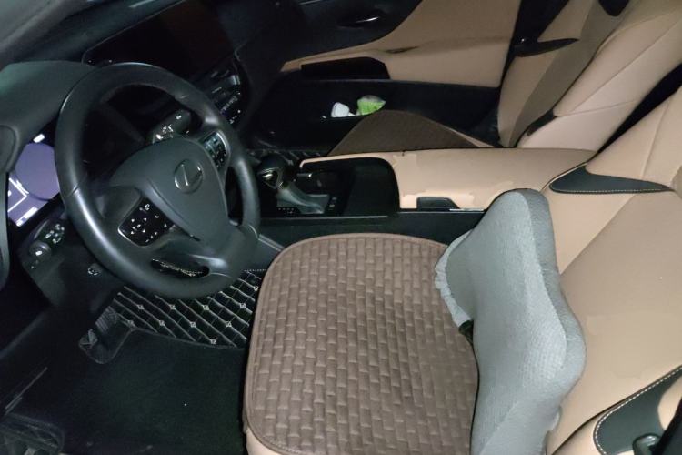 Used Lexus ES 2023 200 Excellence Edition
