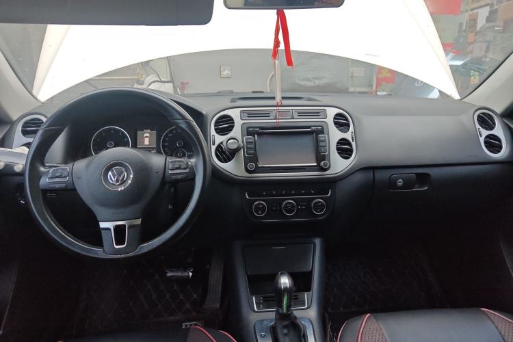 Used Volkswagen Tiguan 2013 1.8TSI Automatic Two-Wheel Drive Trend Edition Center Console