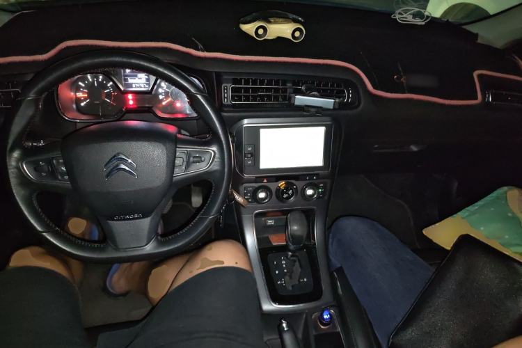 Used Citroen C4 Sega 2016 1.6L Automatic Luxury Model Center Console