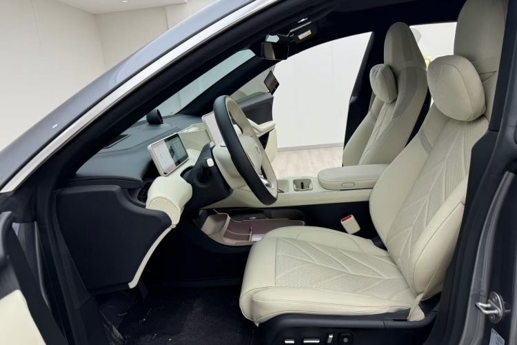 Used Nio ET5T 2025 75 kWh Touring Left Front Seat