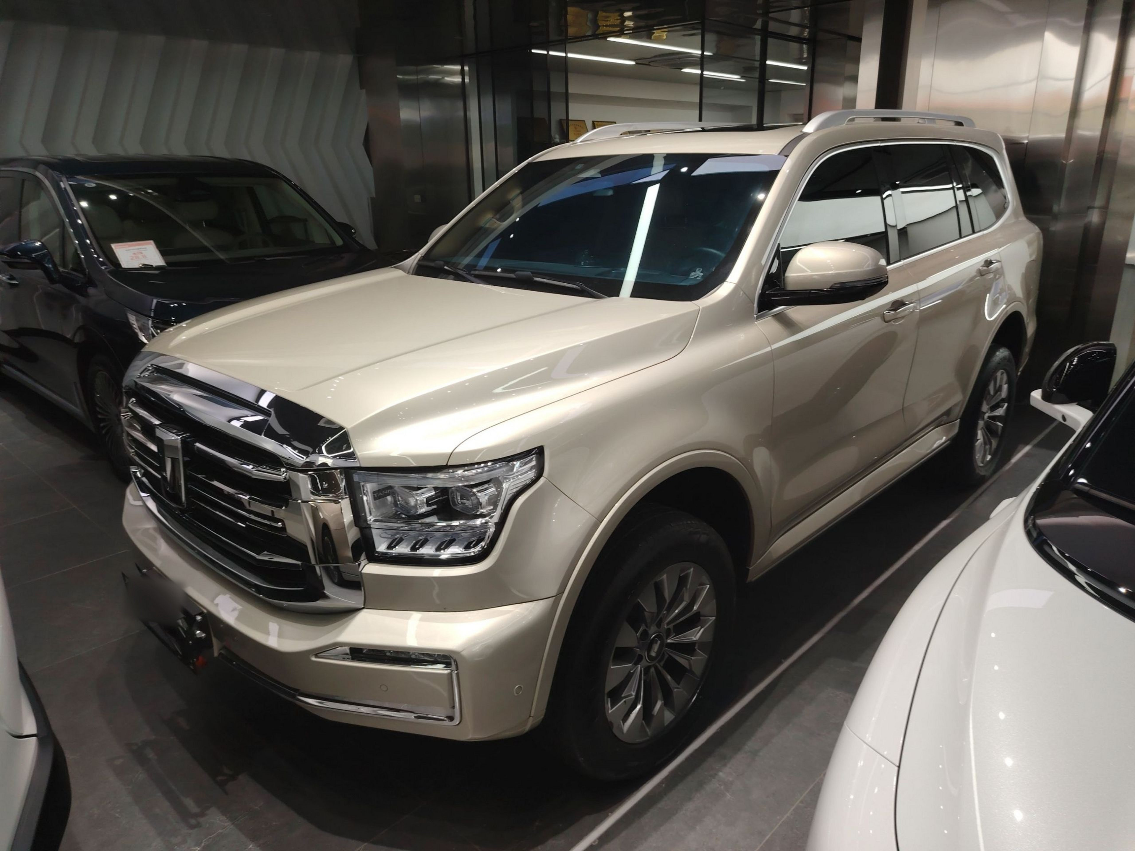 Под передней частью автомобиля