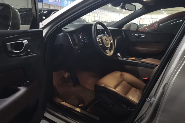 Used Volvo XC60 2024 B5 4x4 Smart Luxury Edition