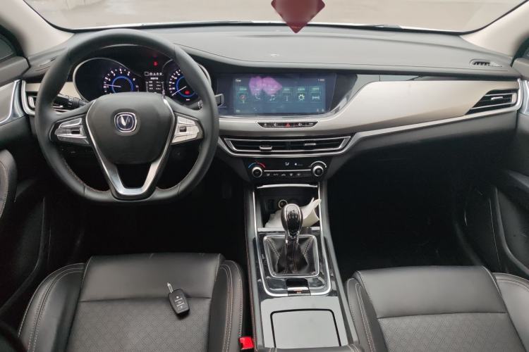 Used CHANGAN Eado 2018 High-Energy Edition 1.6L GDI Manual Pioneer Model China V Standard Center Console