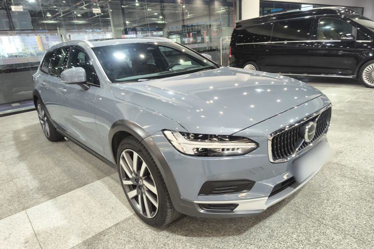 Used Volvo V90 2022 Cross Country B5 AWD Smart Range Edition

