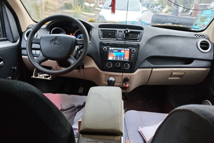Used CHANGAN KAICHENG Ruixing M80 2014 1.5L Base Version (4-Seater) 4G15S Center Console