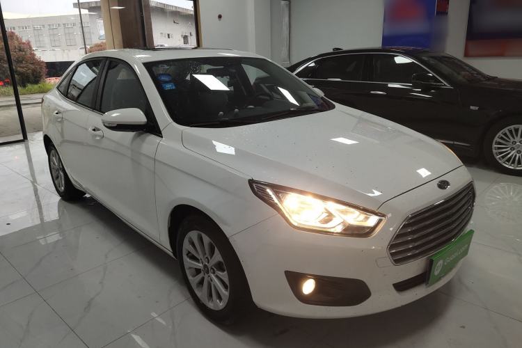 Used Ford Escort 2017 Happiness Edition 1.5L Automatic Fashion Version Front Right 45 Deg