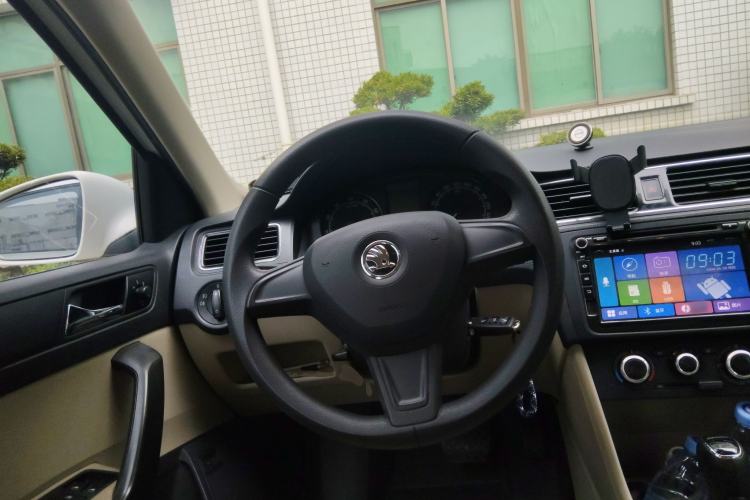 Used Skoda Rapid 2015 1.6L Automatic Smart Selection Model
