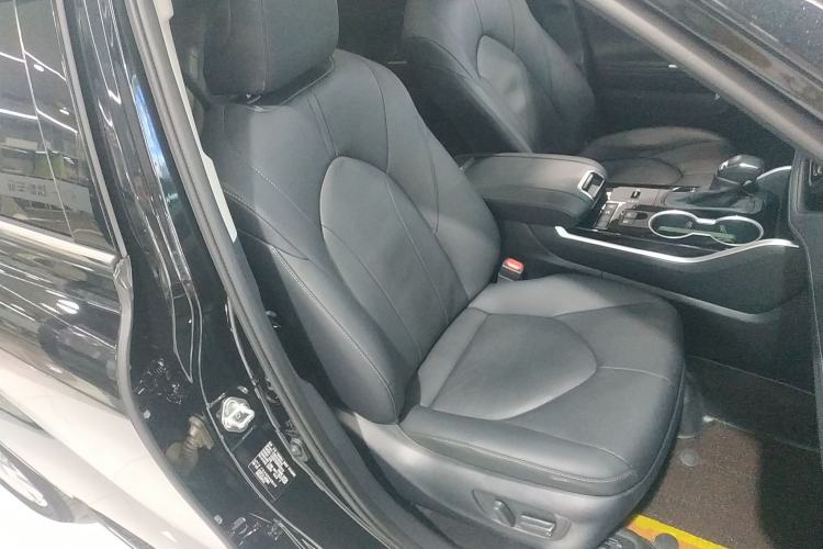 Used Toyota Highlander 2023 2.5L Smart Electric Hybrid Dual-Drive Prestige Version 7 Seats Right Front Seat