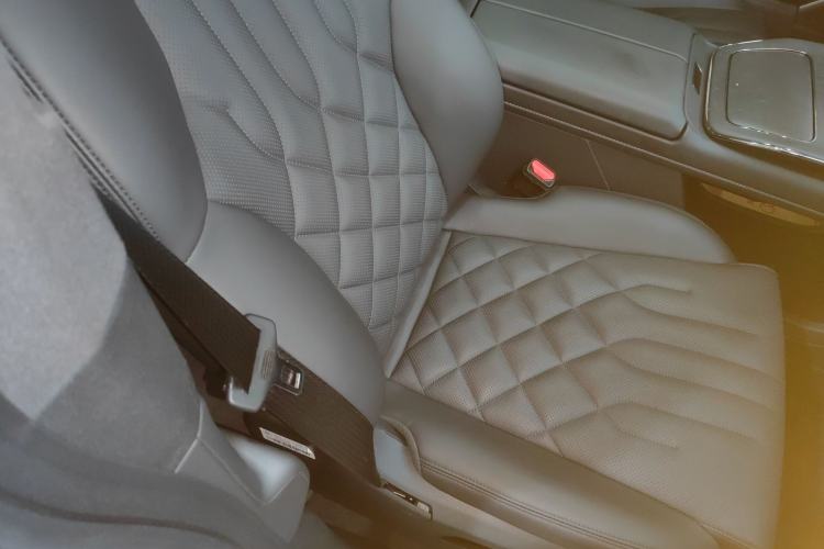 Used Hyptec HT 2025 825 Max Right Front Seat