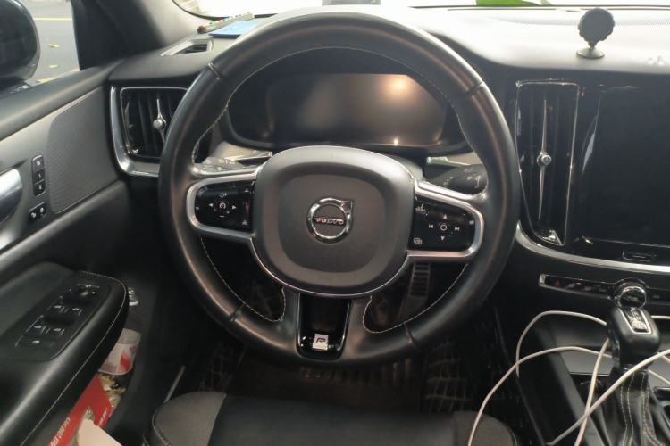 Used Volvo S60 2020 T4 Zhiyuan Sport Edition Steering Wheel