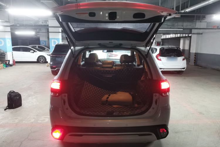 Used Mitsubishi Outlander 2019 2.4L 4x4 Zhi Xiang Edition 5 Seats China V Emission Standard
