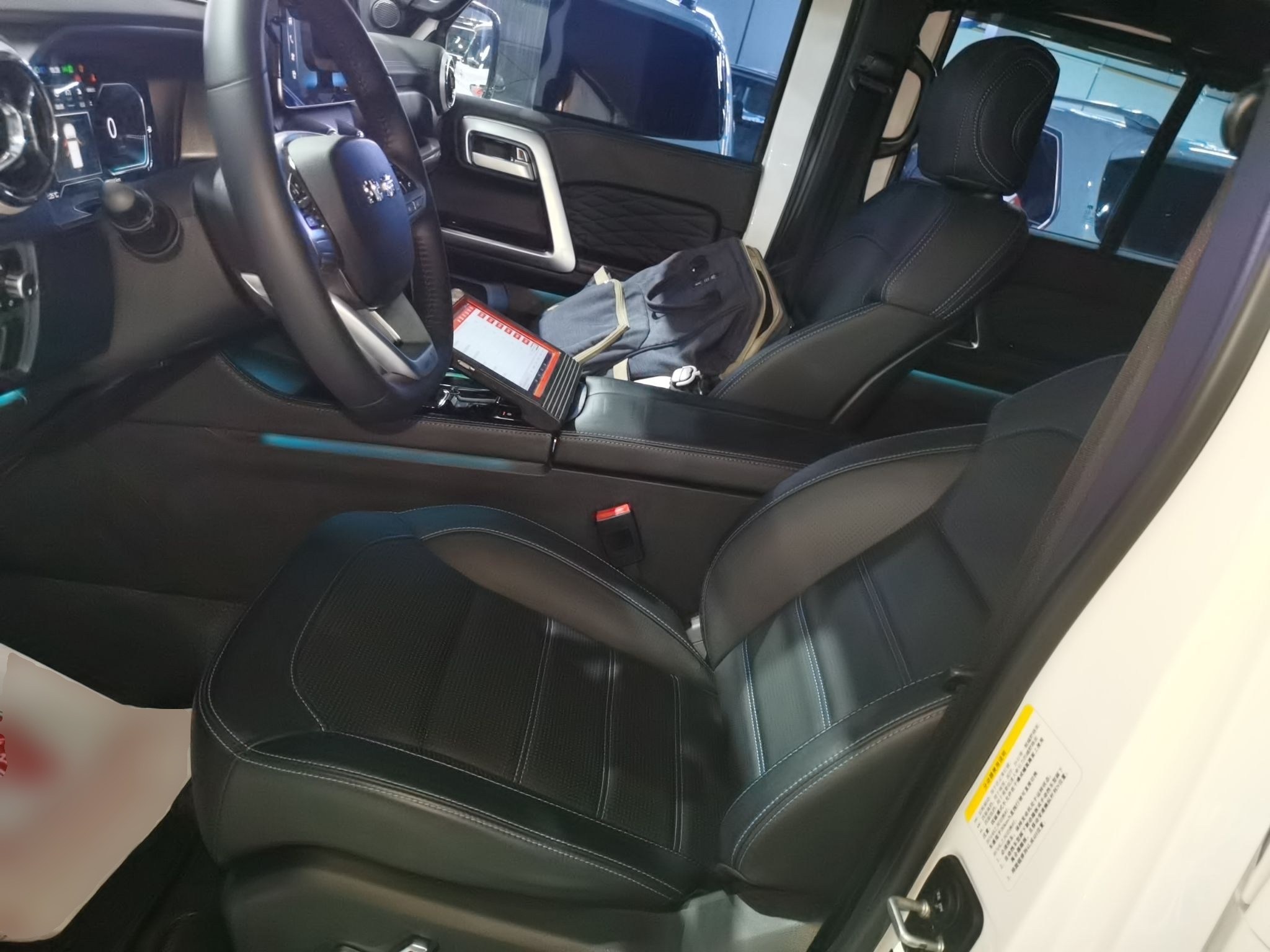 المقاعد الأمامية داخل السيارة