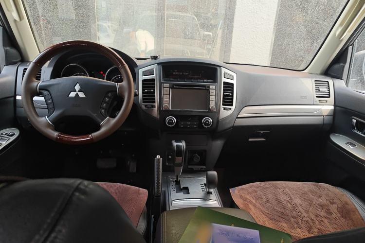 Used Mitsubishi Pajero 2015 3.0L Elite Plus Version China IV Standard