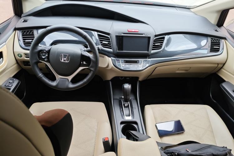 Used Honda Jade 2013 1.8L automatic Comfort version 5 seats Center Console