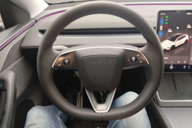 Used Tesla Model Y 2025 Long-Range All-Wheel-Drive Version