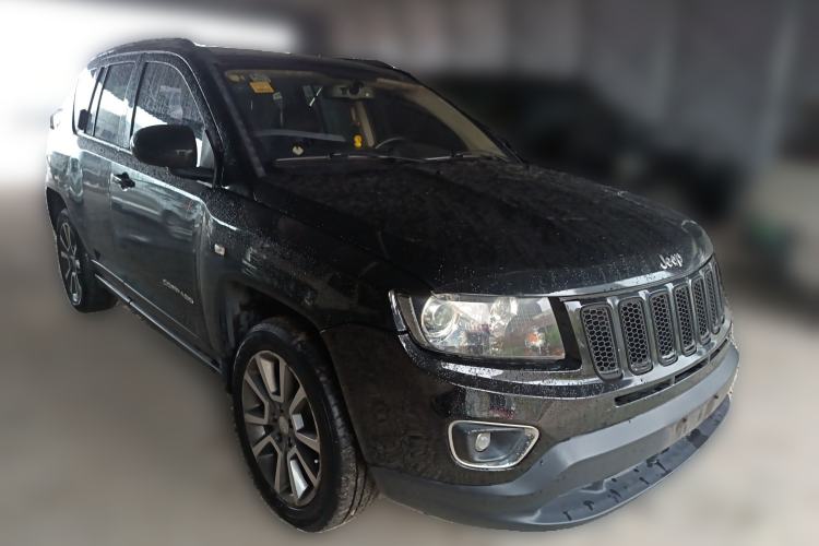 Used Jeep Compass 2014 2.0L two-wheel drive luxury version Front Right 45 Deg