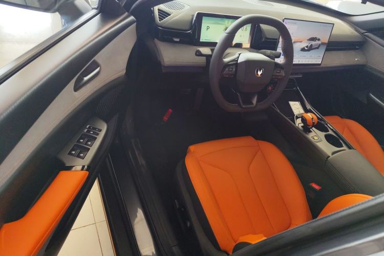 Used Changan UNI-V 2025 Model Third-Generation 2.0T Dynamic Edition