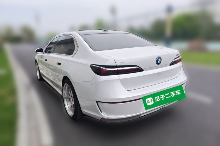 Used BMW i7 2023 xDrive60L Luxury Package
