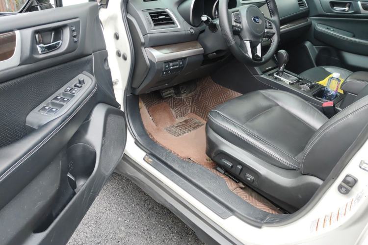 Used Subaru Outback 2015 2.5i Luxury Navigation Edition Driver Seat