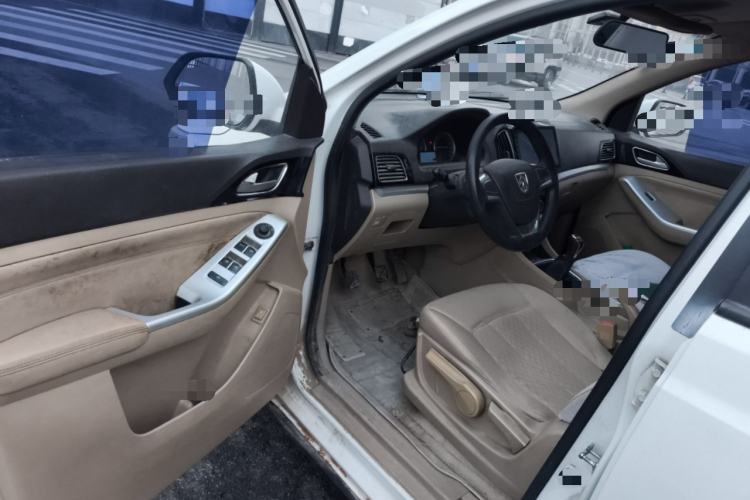Used Baojun 730 2014 1.5L manual standard trim 7 seats