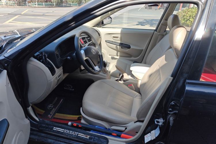 Used Soueast V3 Lingyue 2015 1.5L Manual Happiness Edition
