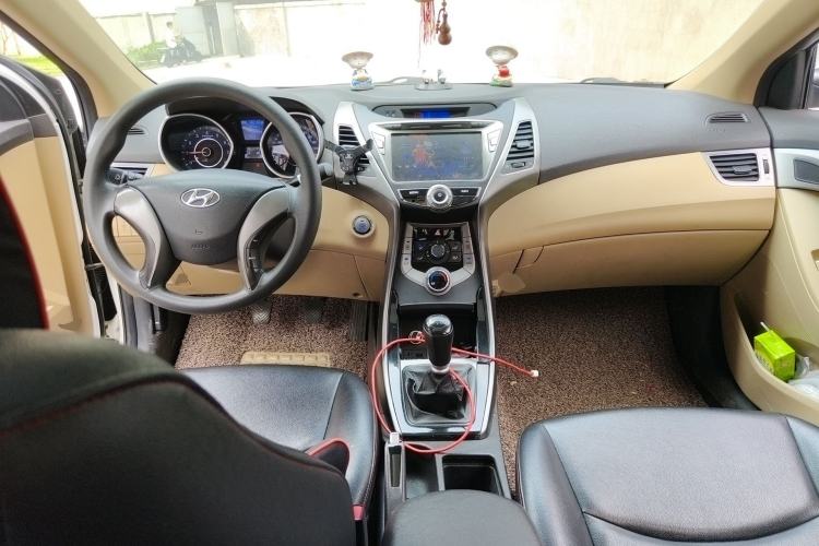 Used Hyundai Elantra (5th Generation / Langdong) 2012 1.6L Manual Leading Model Center Console