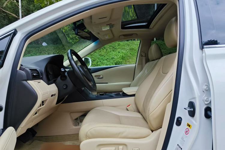 Used Lexus RX Classic 2013 270 Elegant Edition Interior 2