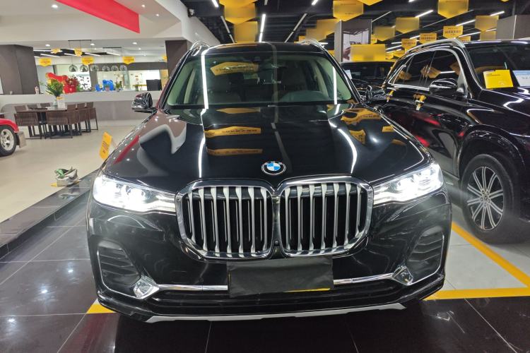 Used BMW X7 2021 xDrive40i Luxury Package with Leading Features
