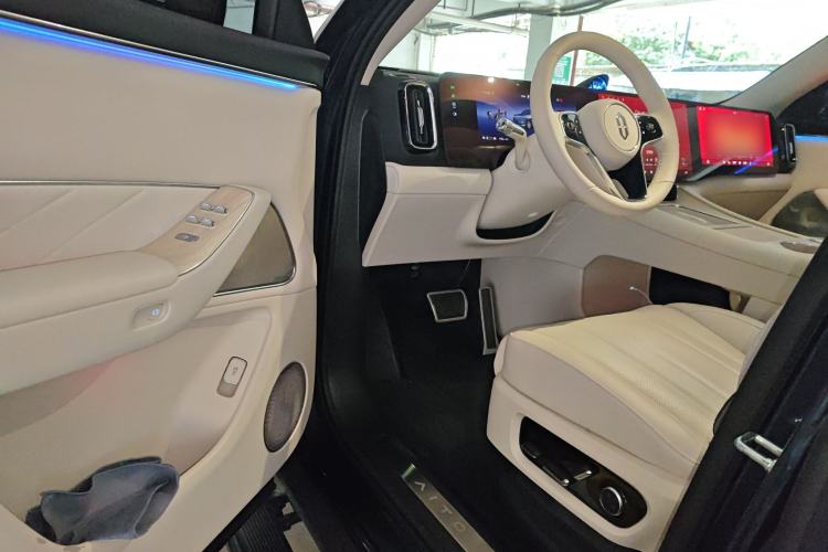 Used Hima AITO M8 2025 Model, Pure Electric Max+ Six-Seat Long-Range Version
