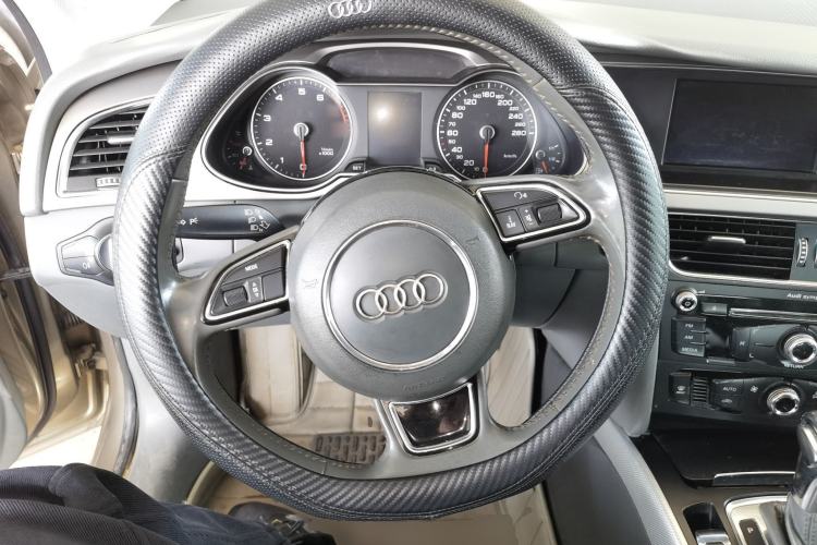 Used Audi A4L 2013 35 TFSI Automatic Standard Model Steering Wheel