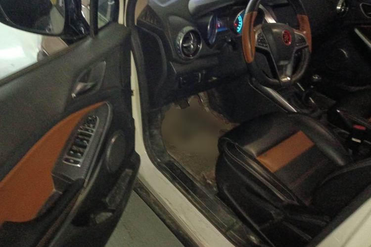 Used BYD Yuan 2016 1.5L Manual Luxury Model Driver Seat