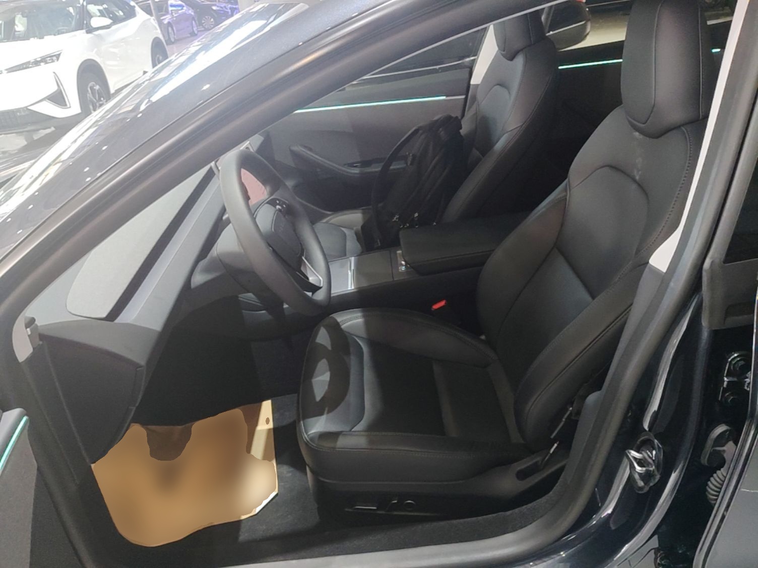 المقاعد الأمامية داخل السيارة