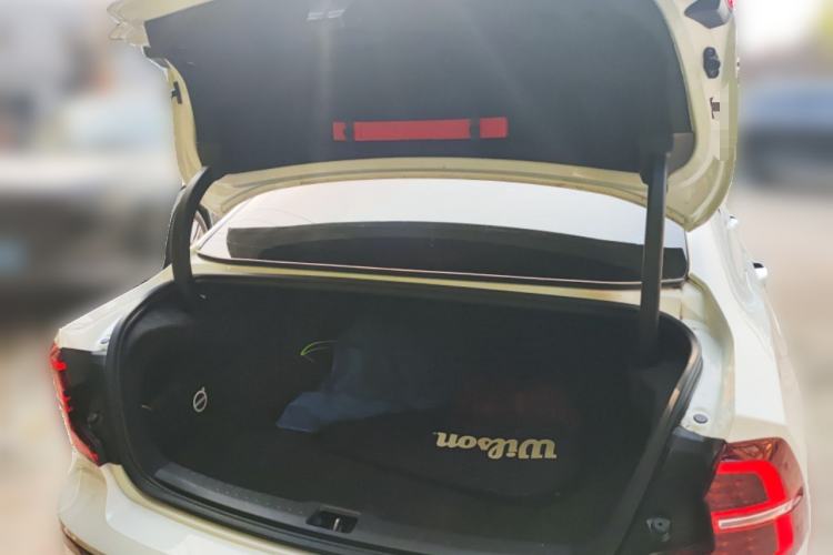 Used Volvo S60 2023 B4 Zhiyuan Luxury Edition
